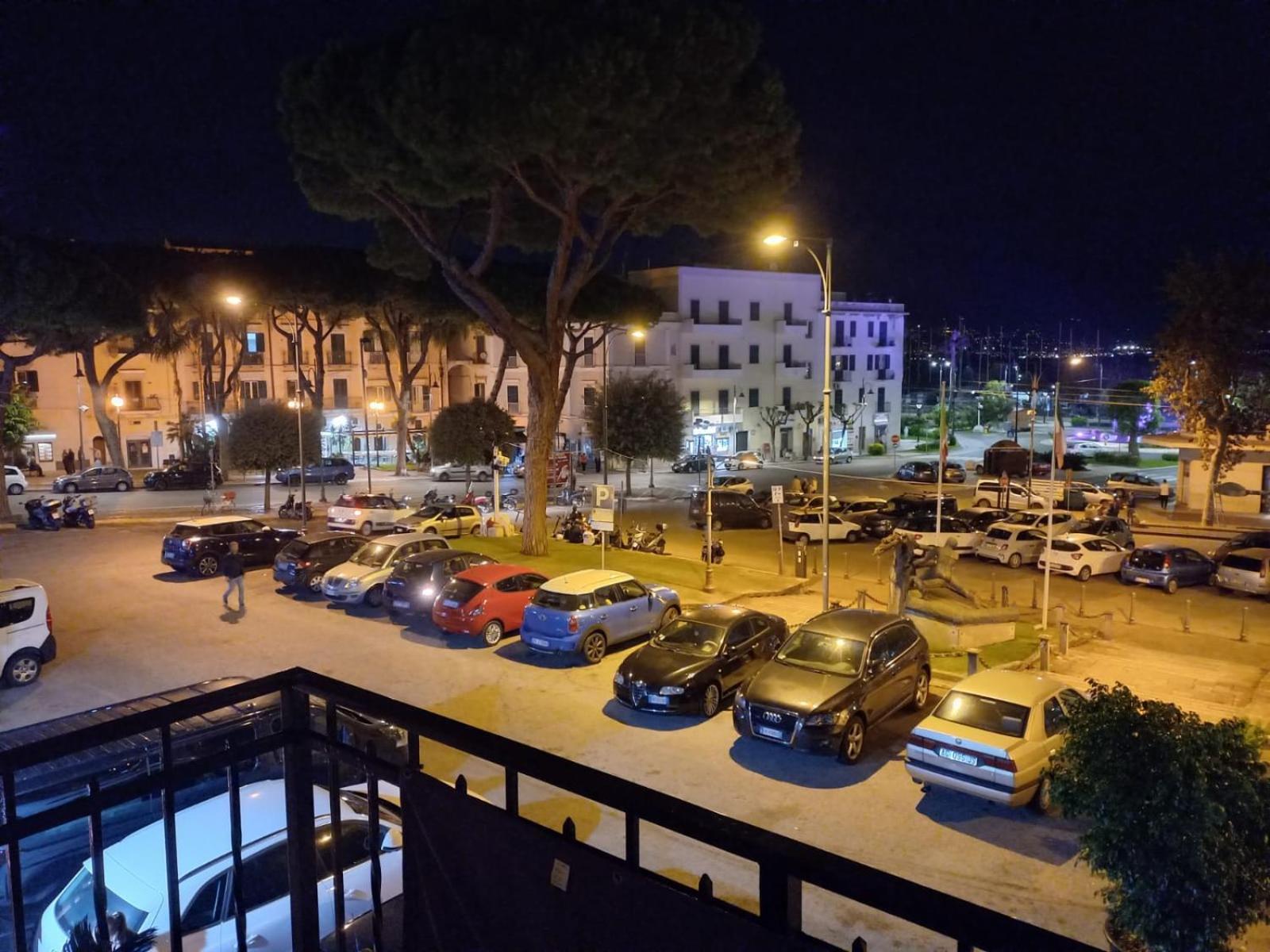 Appartamento Deluxe Centrale, Гаэта Экстерьер фото